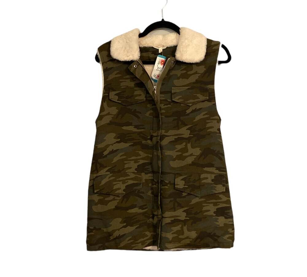 Mystree Camo Vest Size S with Faux Fur and Detachable Collar